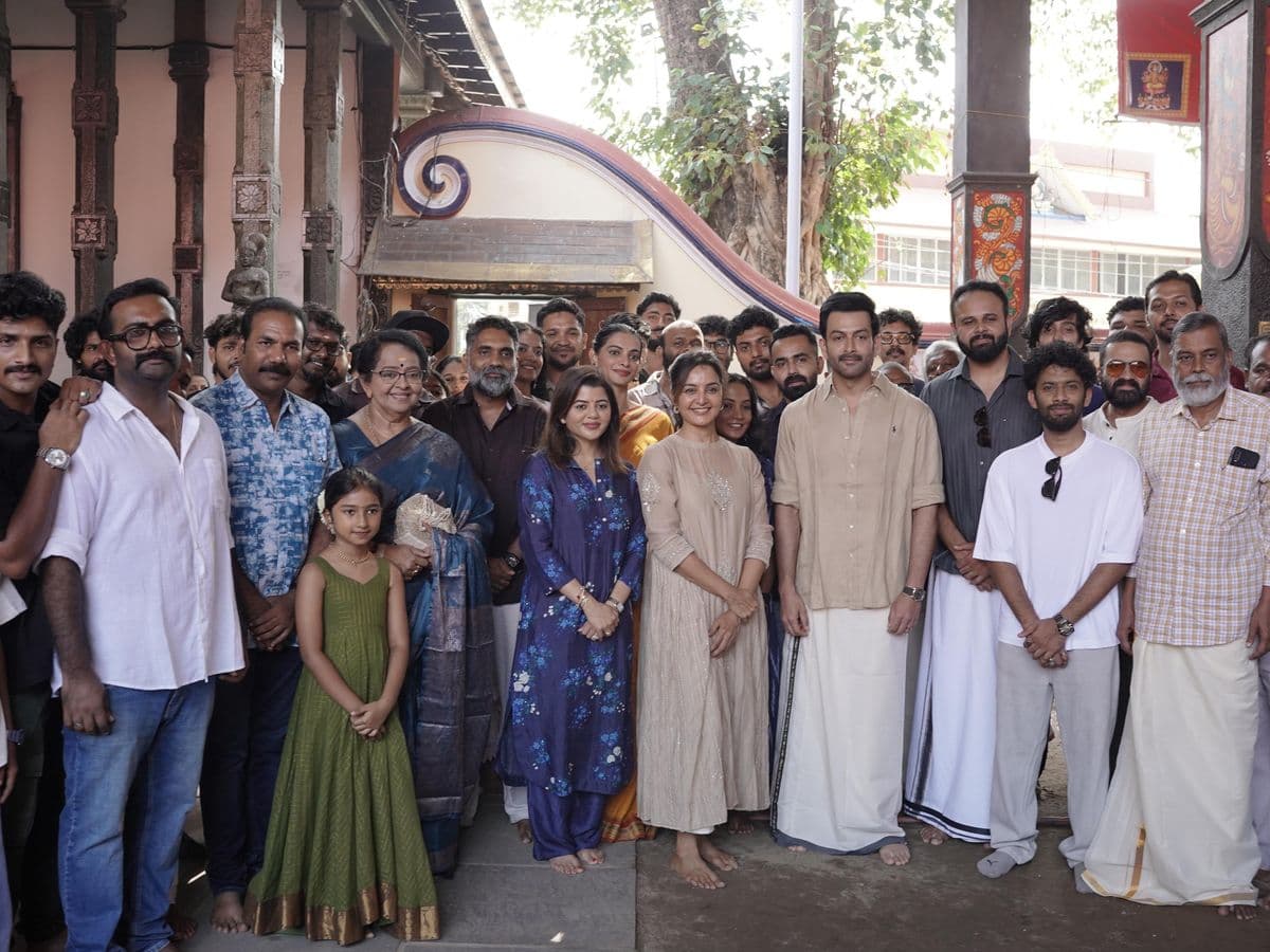 പൃഥ്വിരാജ്–മഞ്ജു വാര്യർ ചിത്രം ‘ഒടിയൻ’ ഒരുങ്ങുന്നു; പൂജാ ചടങ്ങുകളോടെ തുടക്കമായി