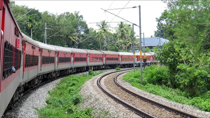 നേത്രാവതി എക്സ്പ്രസിൽ വൻ കവർച്ച; മലയാളി കുടുംബത്തിന് നഷ്ടമായത് 14 ലക്ഷം രൂപയുടെ സ്വർണം