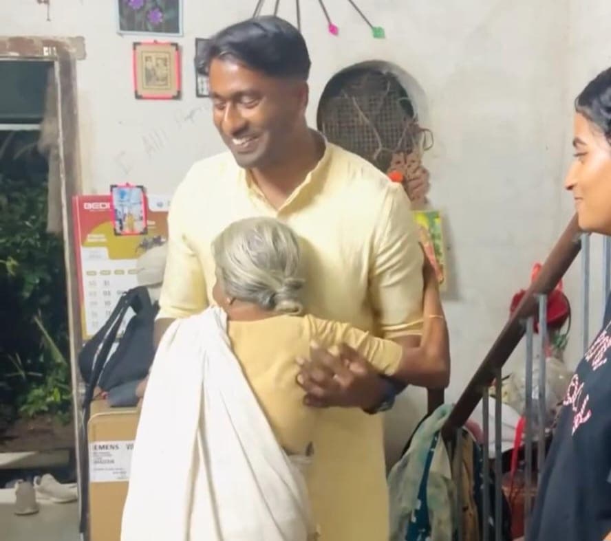 പരാതിയില്ല, ഒരു ചോക്ലേറ്റ് മാത്രം; അമ്മൂമ്മയുടെ സ്നേഹത്തിൽ കണ്ണുനിറഞ്ഞ മുൻ കളക്ടർ അർജ്ജുൻപാണ്ഡ്യൻ