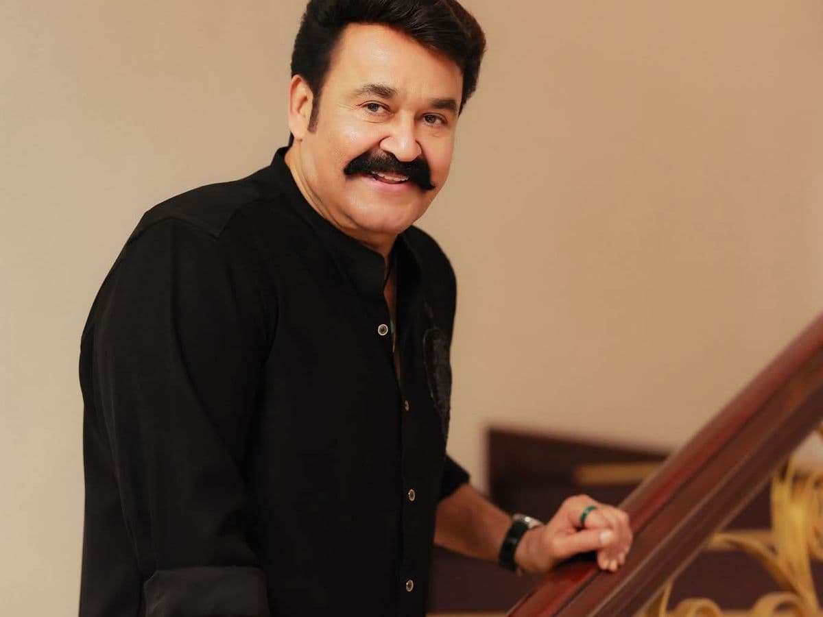 വാഹന രേഖയിൽ ഇനി മോഹൻലാലിന്റെ പേര് മാത്രം; ‘ലെഫ്റ്റനന്റ് കേണൽ’, ‘ഡോക്ടർ’ പദവികൾ നീക്കി എംവിഡി